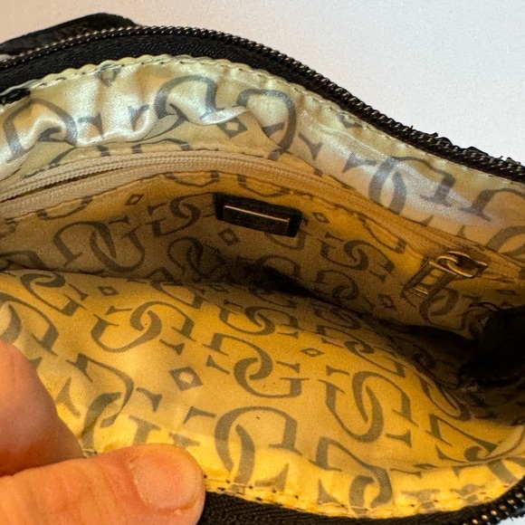 GUC Guess Small Crossbody - Picture 4 of 4